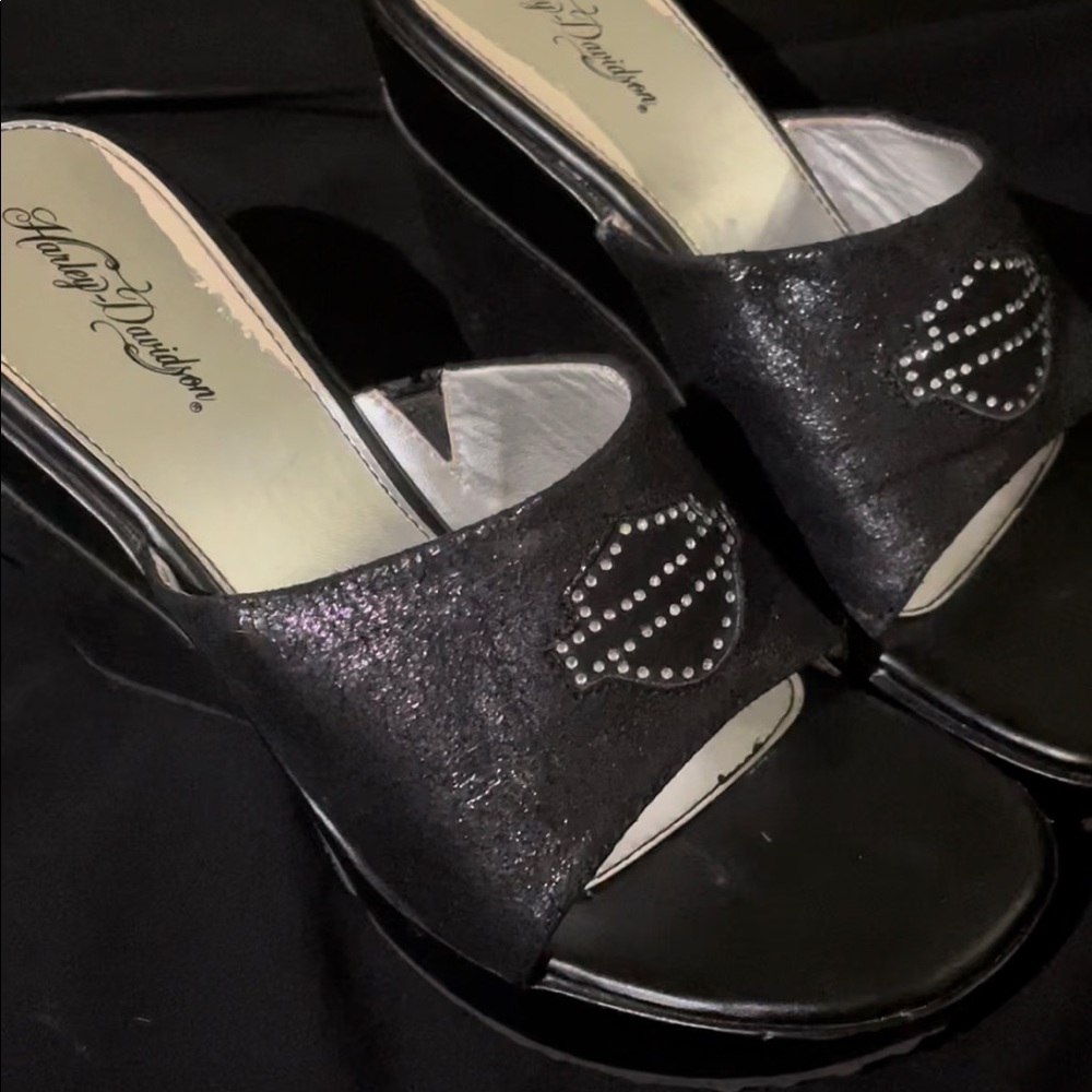 -black plate forms 
-Harly Davidson
-Total rocker chick vibes
-Vintage